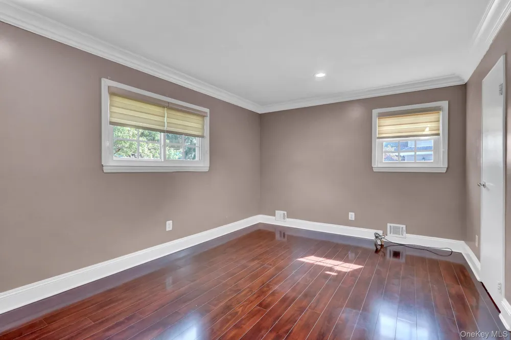 3 Daniel Drive Farmingdale, NY 11735