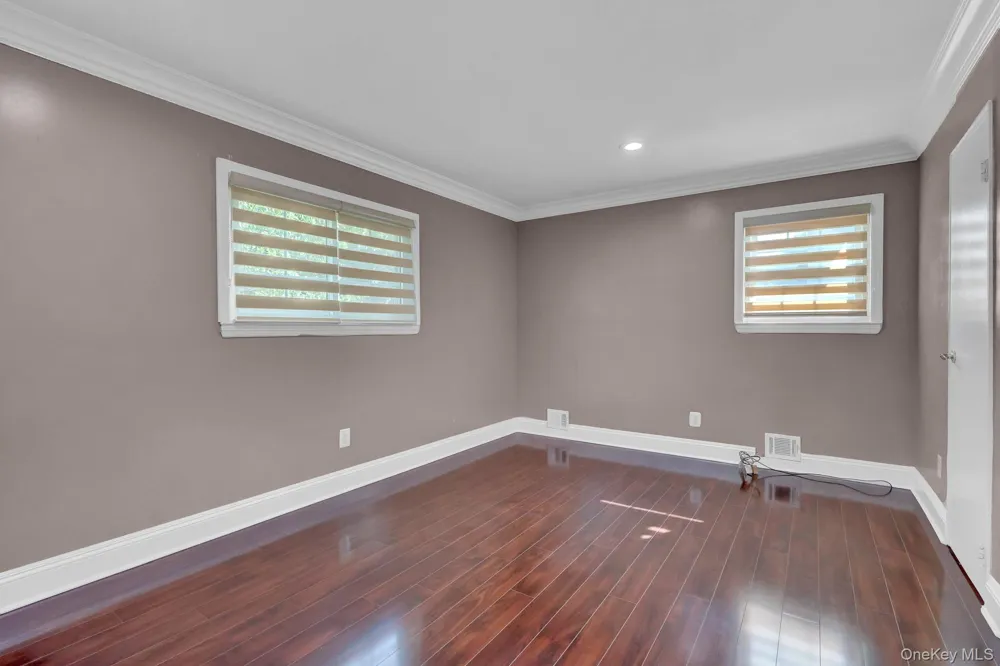 3 Daniel Drive Farmingdale, NY 11735