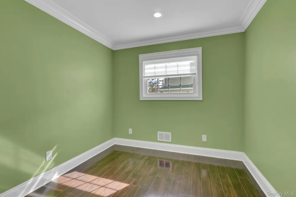 3 Daniel Drive Farmingdale, NY 11735