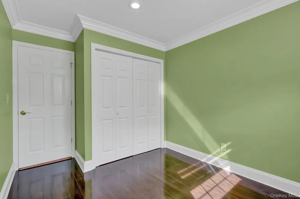 3 Daniel Drive Farmingdale, NY 11735