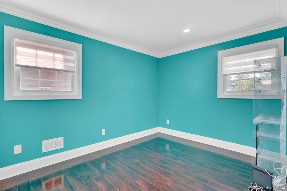 3 Daniel Drive Farmingdale, NY 11735