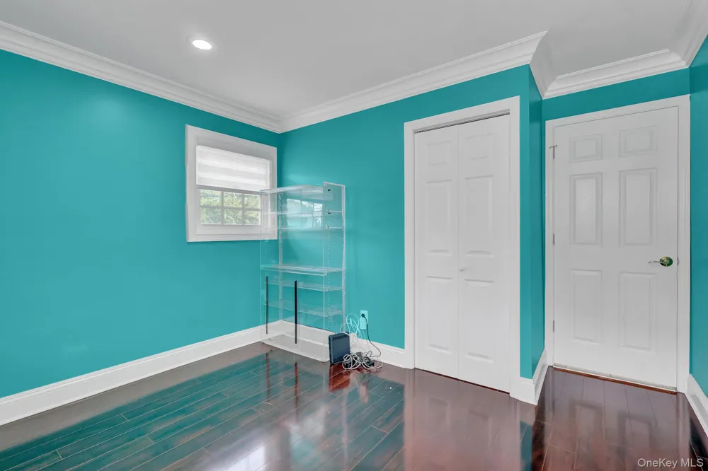 3 Daniel Drive Farmingdale, NY 11735