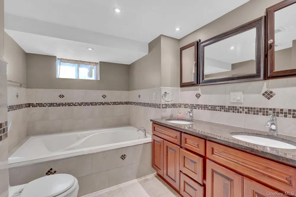 3 Daniel Drive Farmingdale, NY 11735