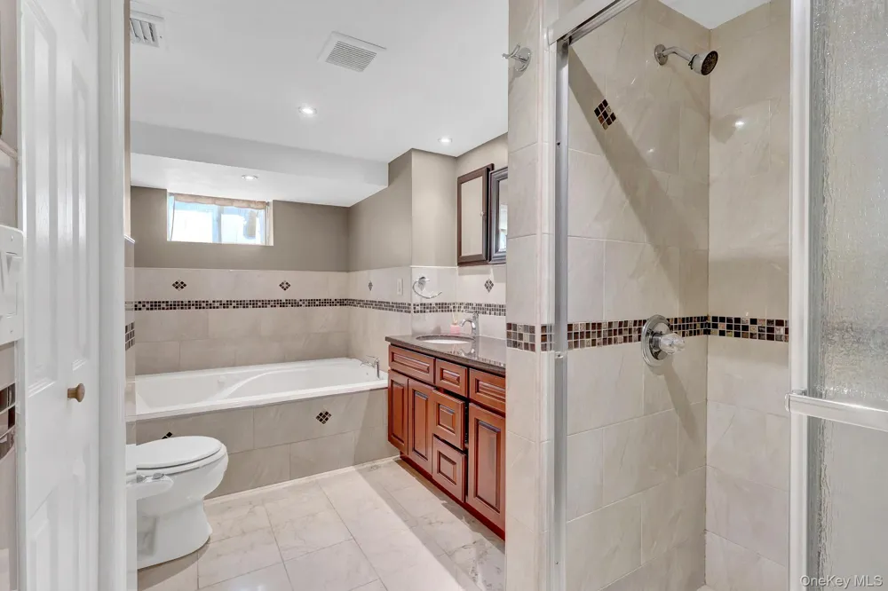 3 Daniel Drive Farmingdale, NY 11735
