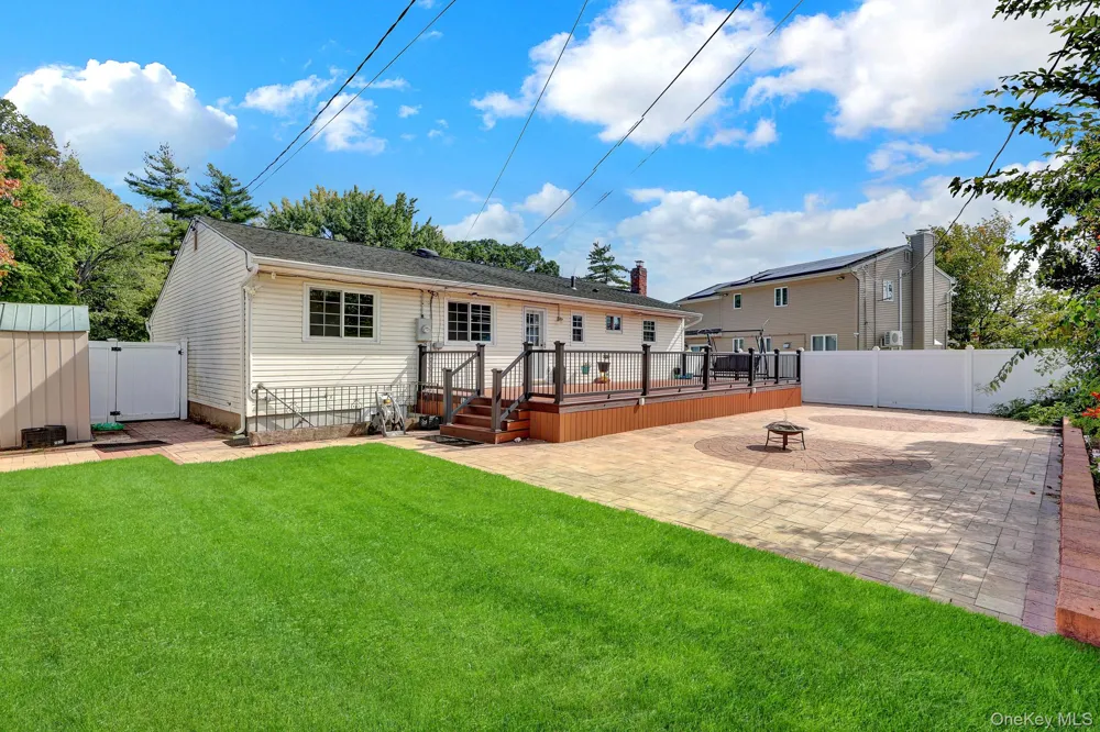 3 Daniel Drive Farmingdale, NY 11735