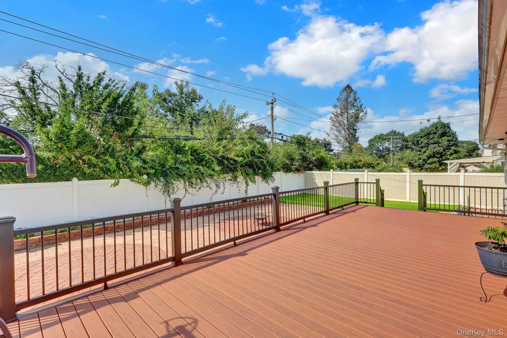 3 Daniel Drive Farmingdale, NY 11735