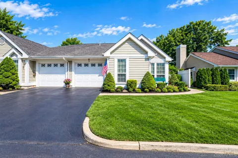 20 Wainscott Court