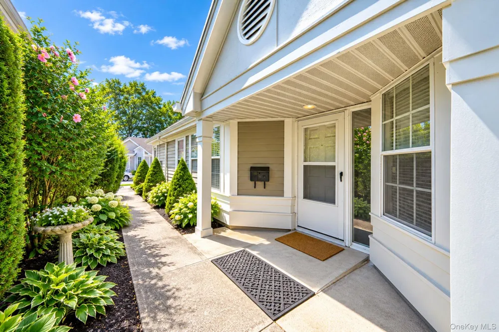 20 Wainscott Court Ridge, NY 11961