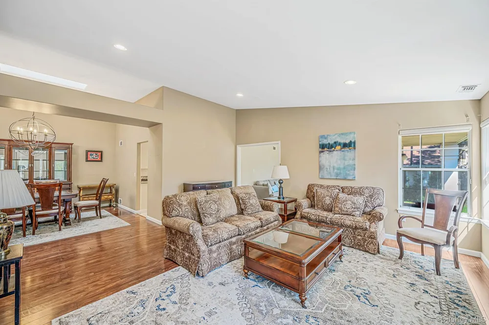 20 Wainscott Court Ridge, NY 11961