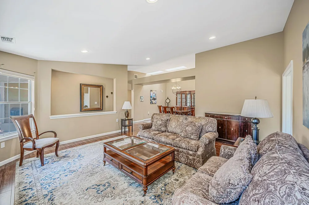 20 Wainscott Court Ridge, NY 11961