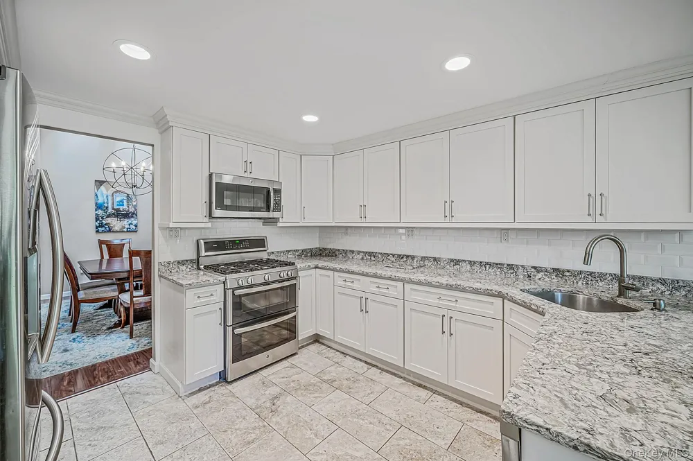 20 Wainscott Court Ridge, NY 11961