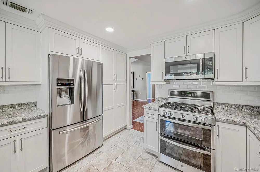 20 Wainscott Court Ridge, NY 11961