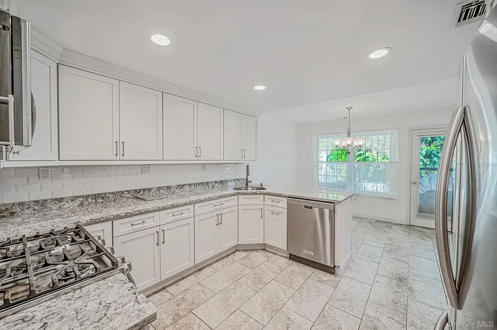 20 Wainscott Court Ridge, NY 11961
