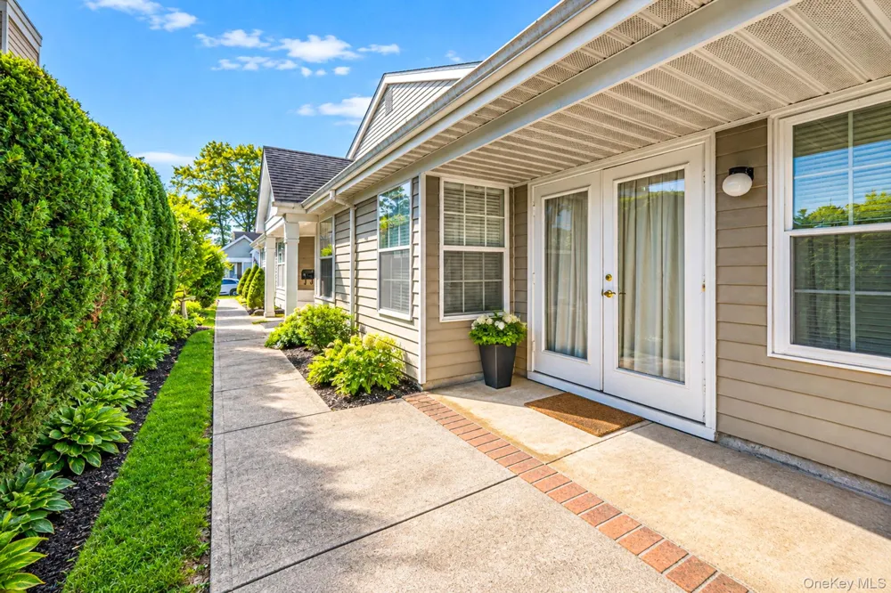 20 Wainscott Court Ridge, NY 11961