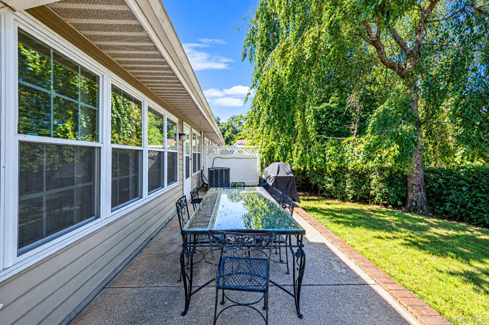 20 Wainscott Court Ridge, NY 11961