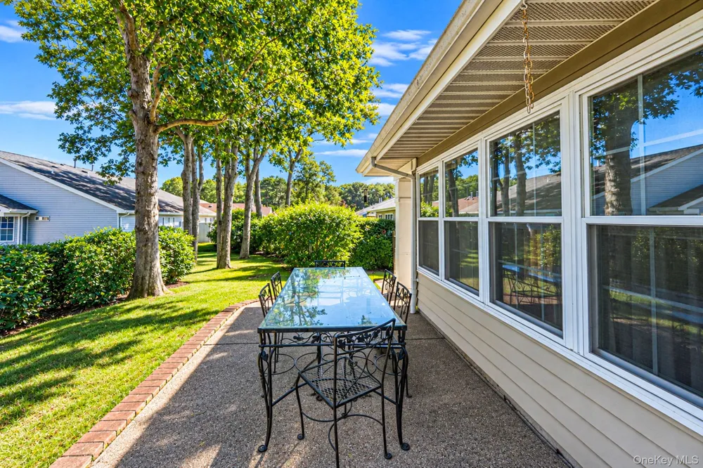 20 Wainscott Court Ridge, NY 11961
