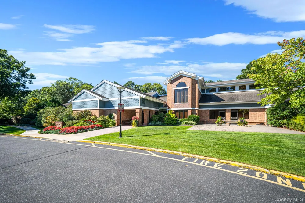 20 Wainscott Court Ridge, NY 11961