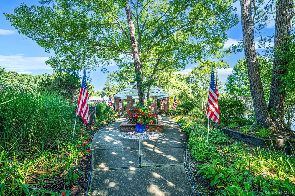 20 Wainscott Court Ridge, NY 11961