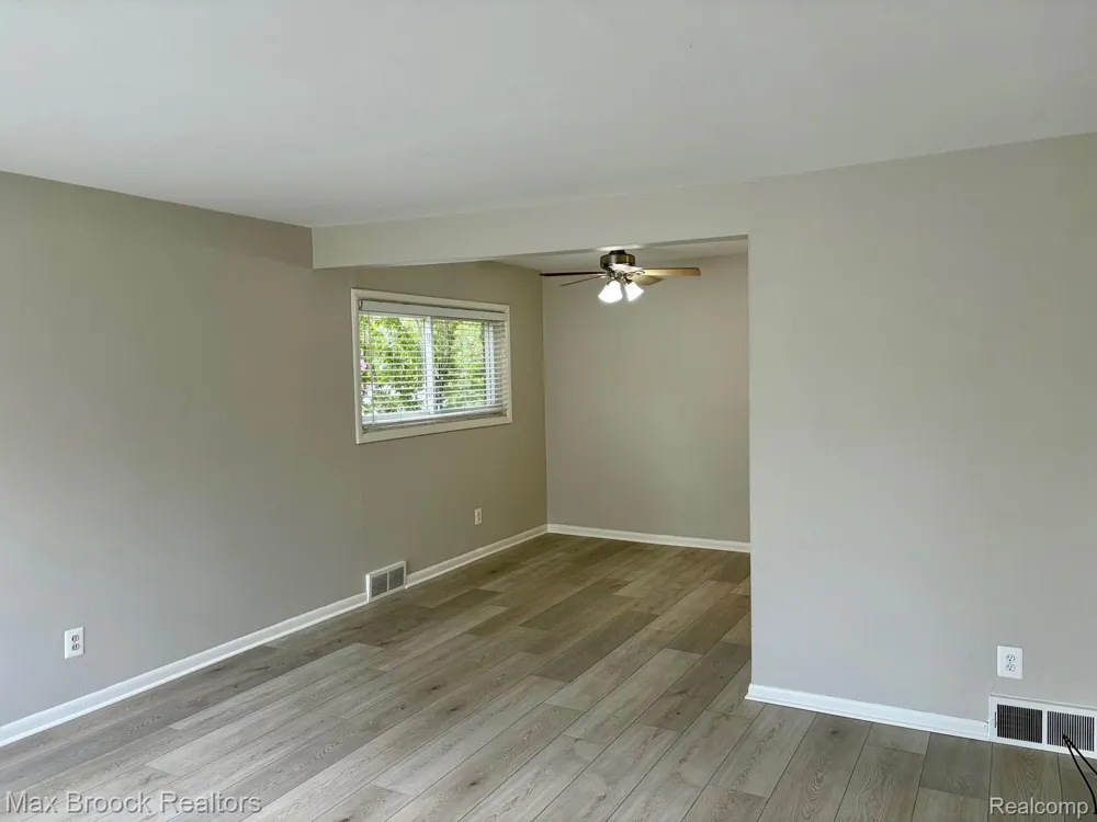 297 E 14 Mile Road Birmingham City, MI 48009