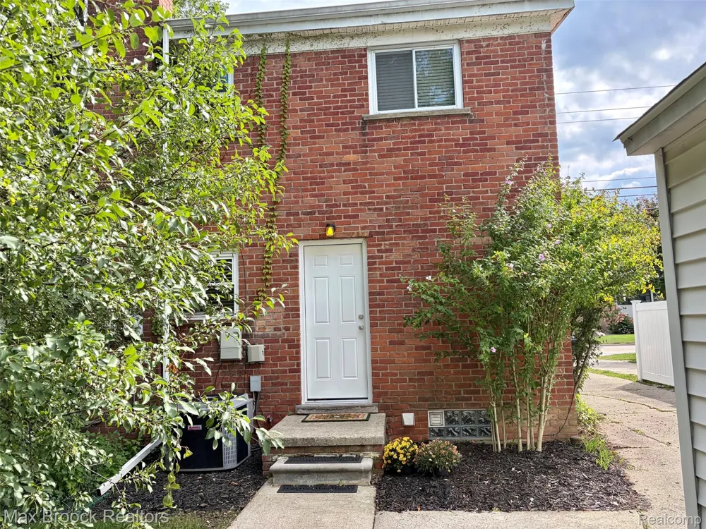 297 E 14 Mile Road Birmingham City, MI 48009