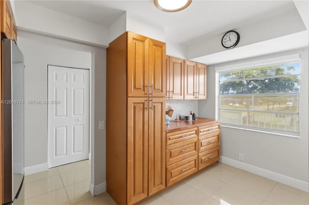 7688 NW 18 St #202 Margate, FL 33063