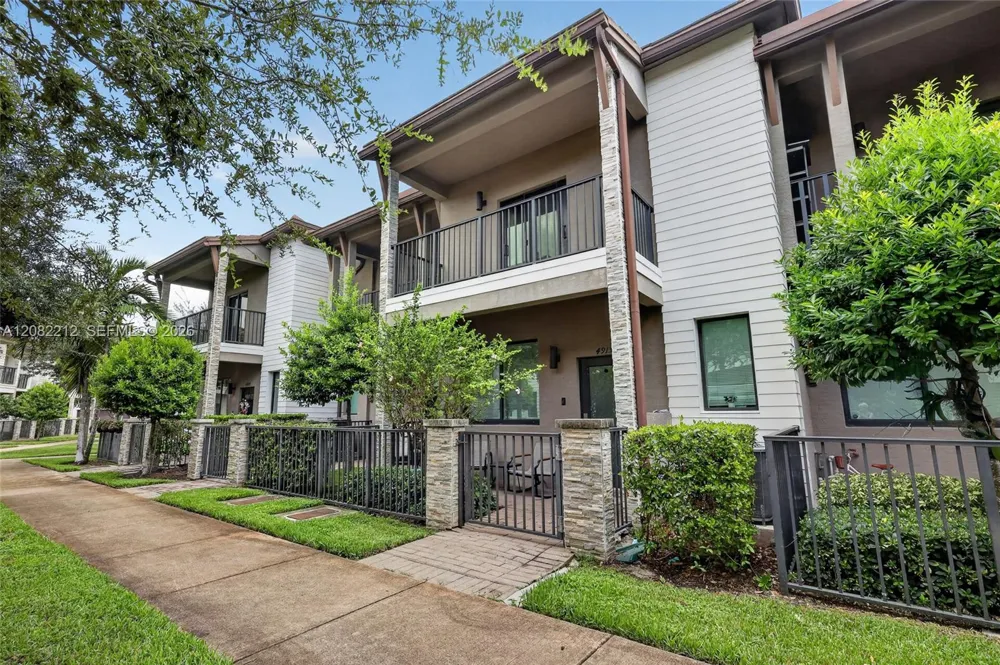 4915 NW 83rd Path #4915 Doral, FL 33166