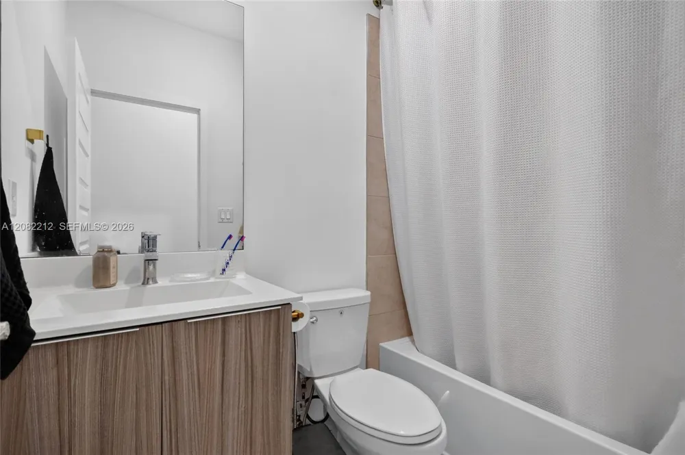 4915 NW 83rd Path #4915 Doral, FL 33166