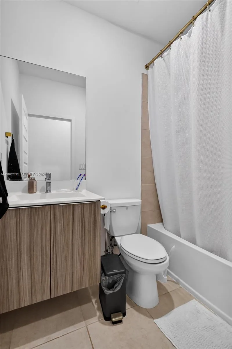 4915 NW 83rd Path #4915 Doral, FL 33166