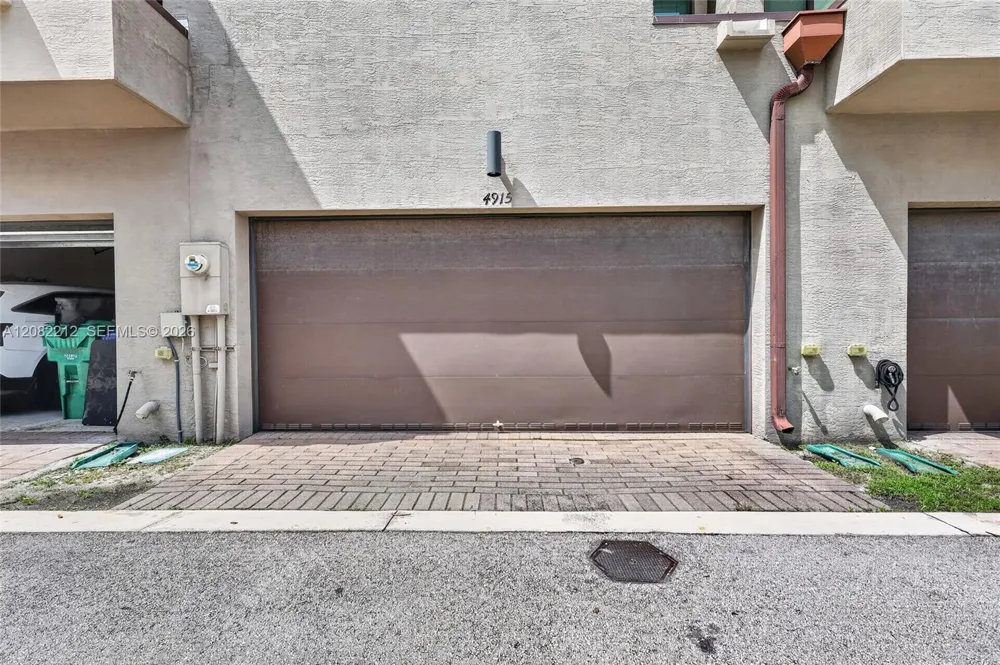 4915 NW 83rd Path #4915 Doral, FL 33166