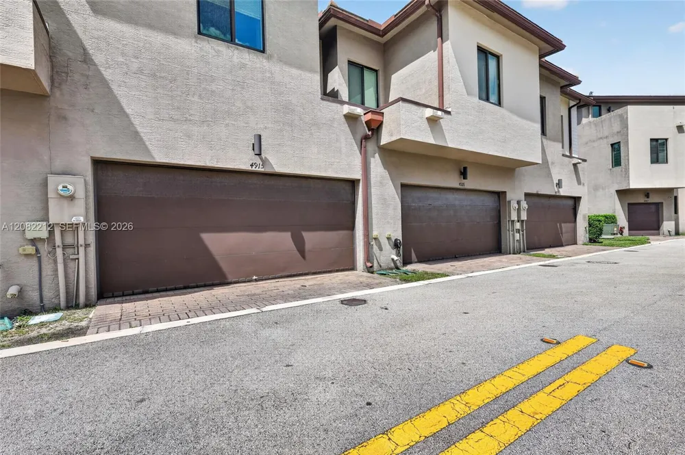 4915 NW 83rd Path #4915 Doral, FL 33166