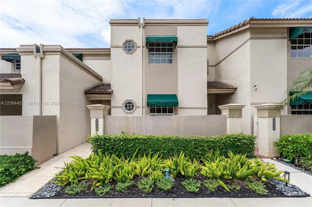 6649 Via Regina ## Boca Raton, FL 33433
