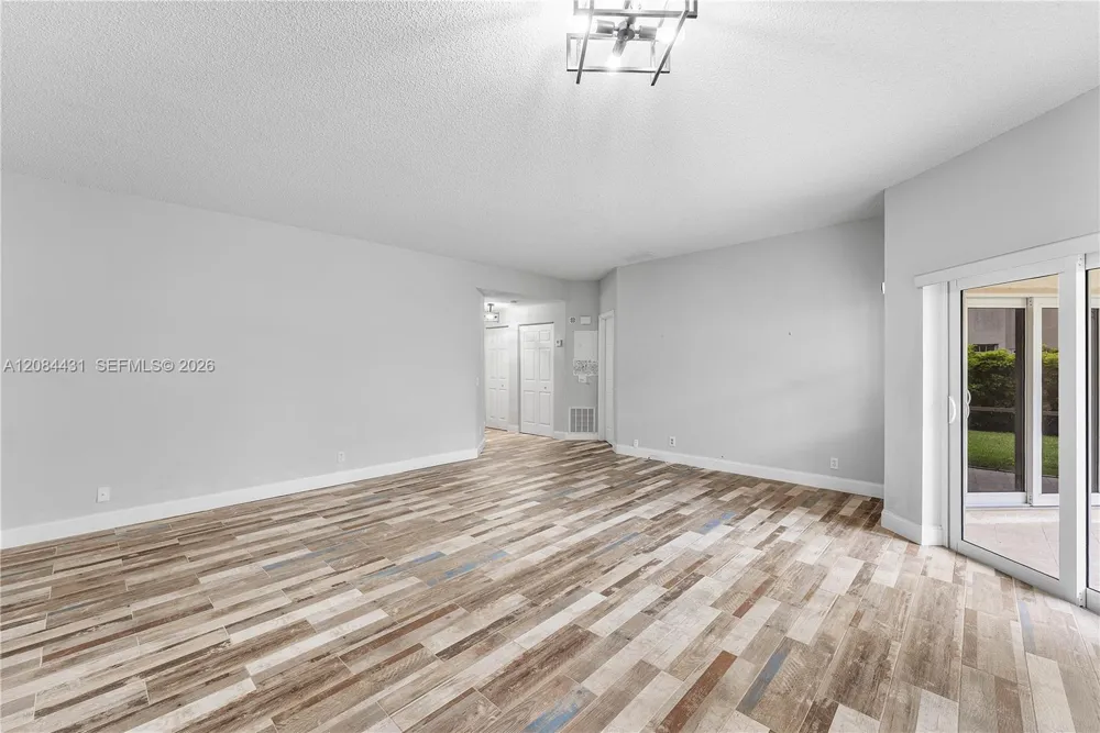 6649 Via Regina ## Boca Raton, FL 33433