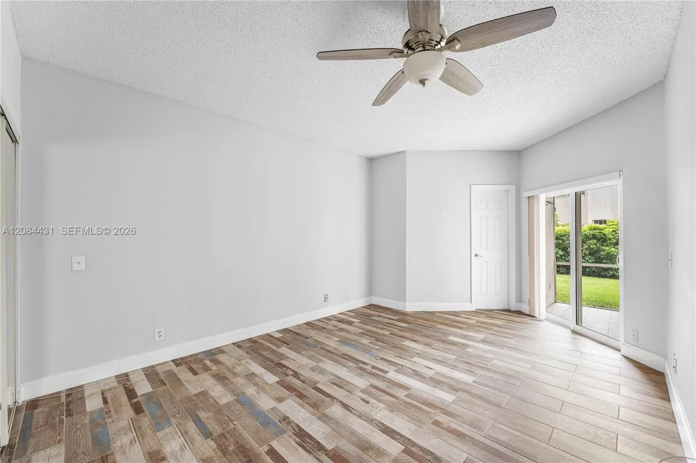 6649 Via Regina ## Boca Raton, FL 33433