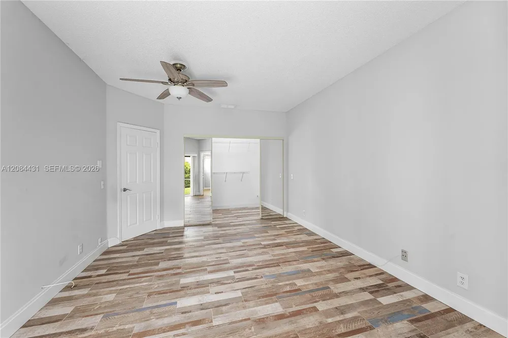 6649 Via Regina ## Boca Raton, FL 33433