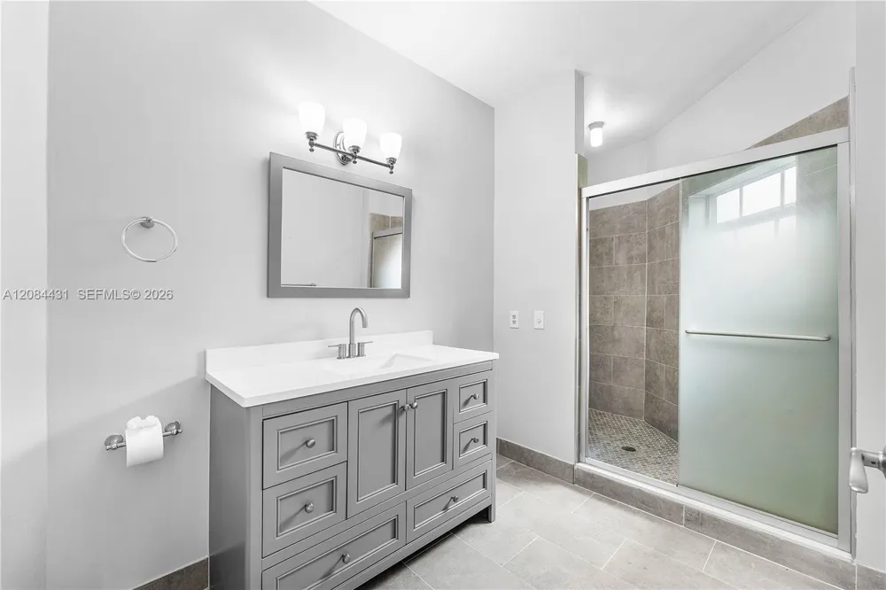 6649 Via Regina ## Boca Raton, FL 33433