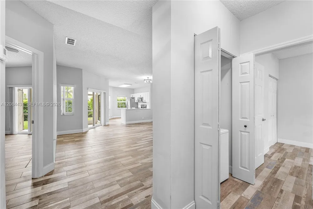 6649 Via Regina ## Boca Raton, FL 33433