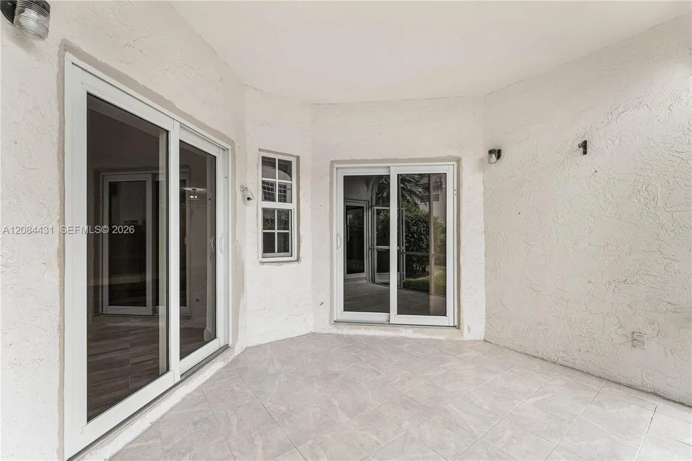 6649 Via Regina ## Boca Raton, FL 33433