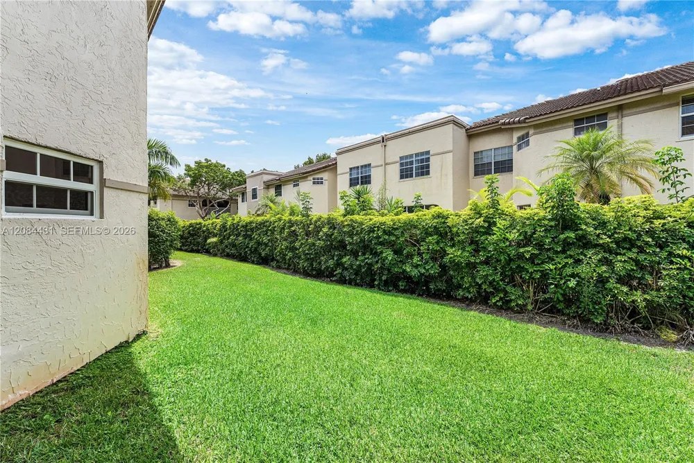 6649 Via Regina ## Boca Raton, FL 33433