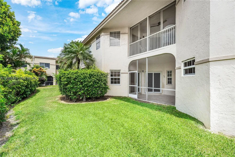 6649 Via Regina ## Boca Raton, FL 33433