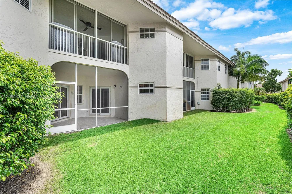 6649 Via Regina ## Boca Raton, FL 33433