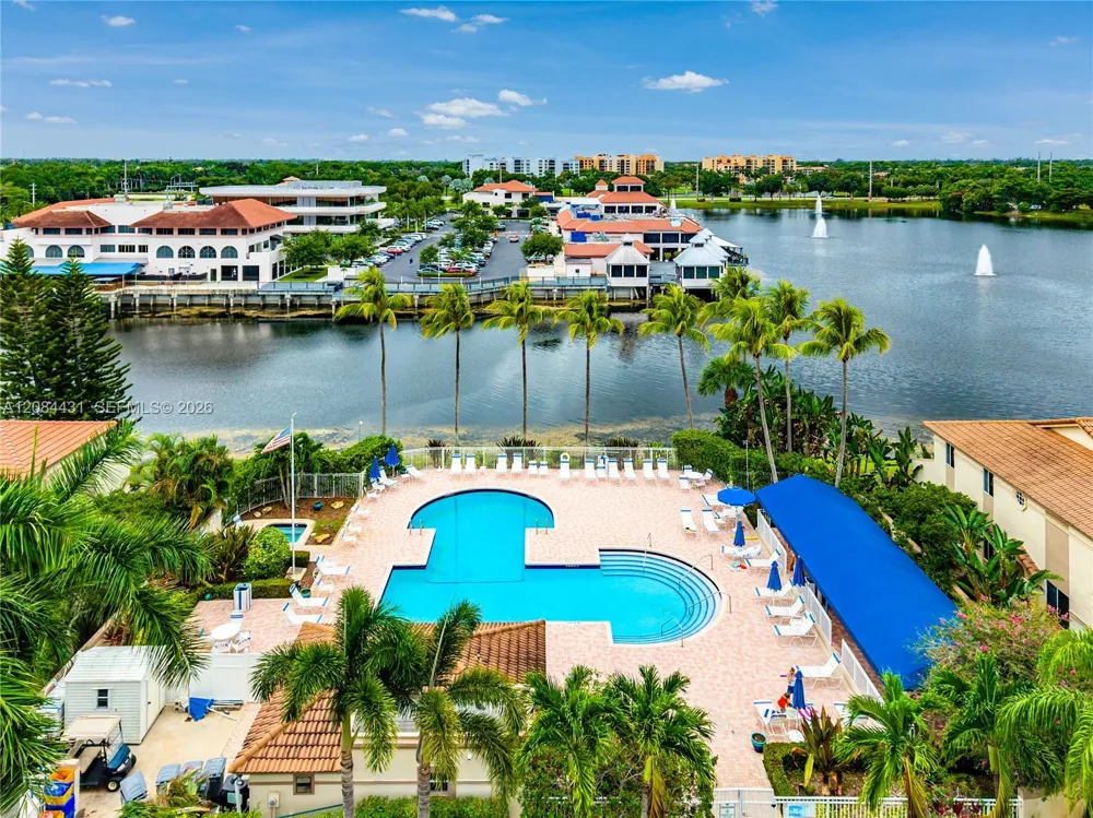 6649 Via Regina ## Boca Raton, FL 33433