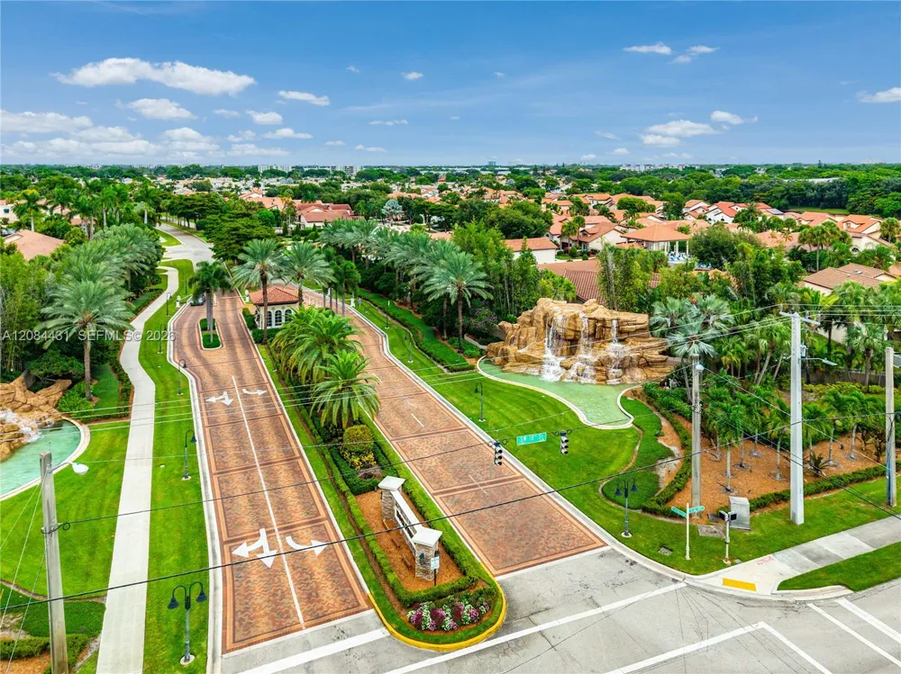 6649 Via Regina ## Boca Raton, FL 33433