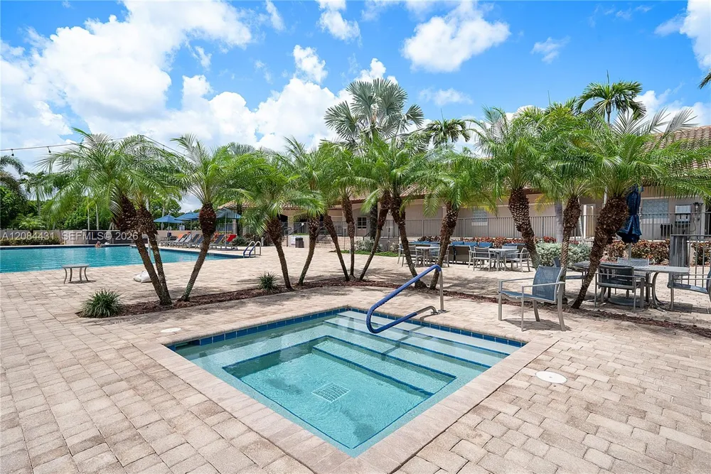 6649 Via Regina ## Boca Raton, FL 33433