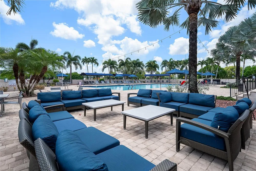 6649 Via Regina ## Boca Raton, FL 33433