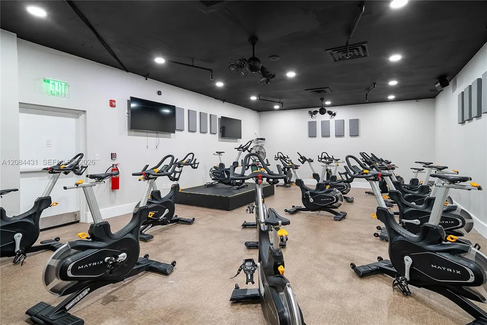6649 Via Regina ## Boca Raton, FL 33433