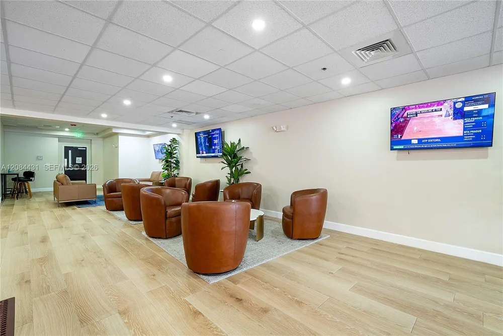 6649 Via Regina ## Boca Raton, FL 33433