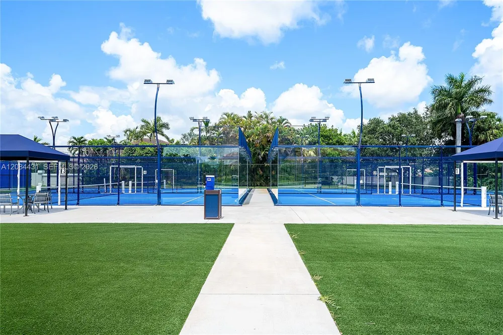 6649 Via Regina ## Boca Raton, FL 33433