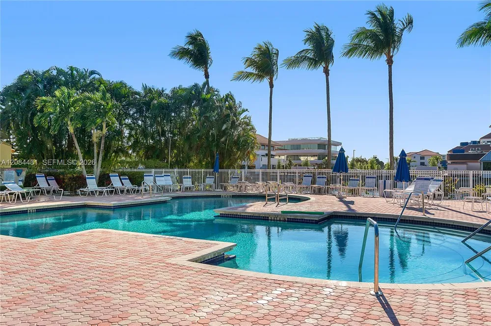 6649 Via Regina ## Boca Raton, FL 33433