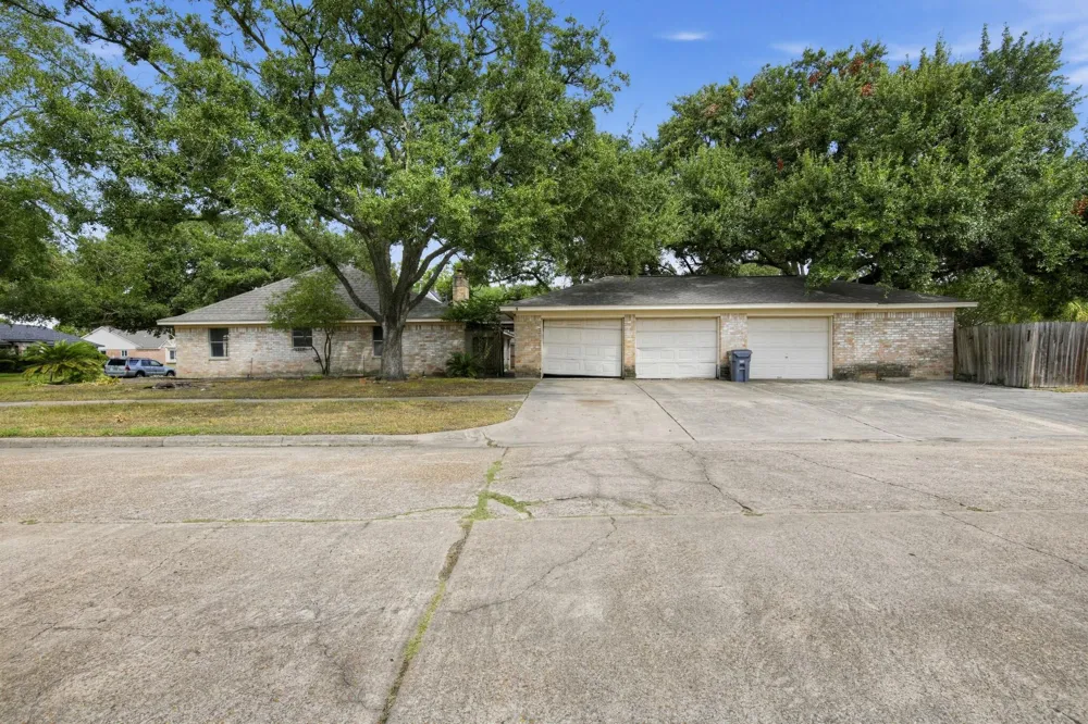 15502 Chichester Lane Jersey Village, TX 77040