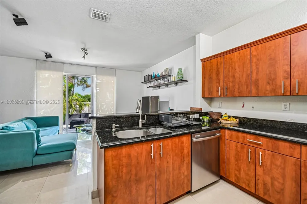 8175 NW 114th Pl Doral, FL 33178
